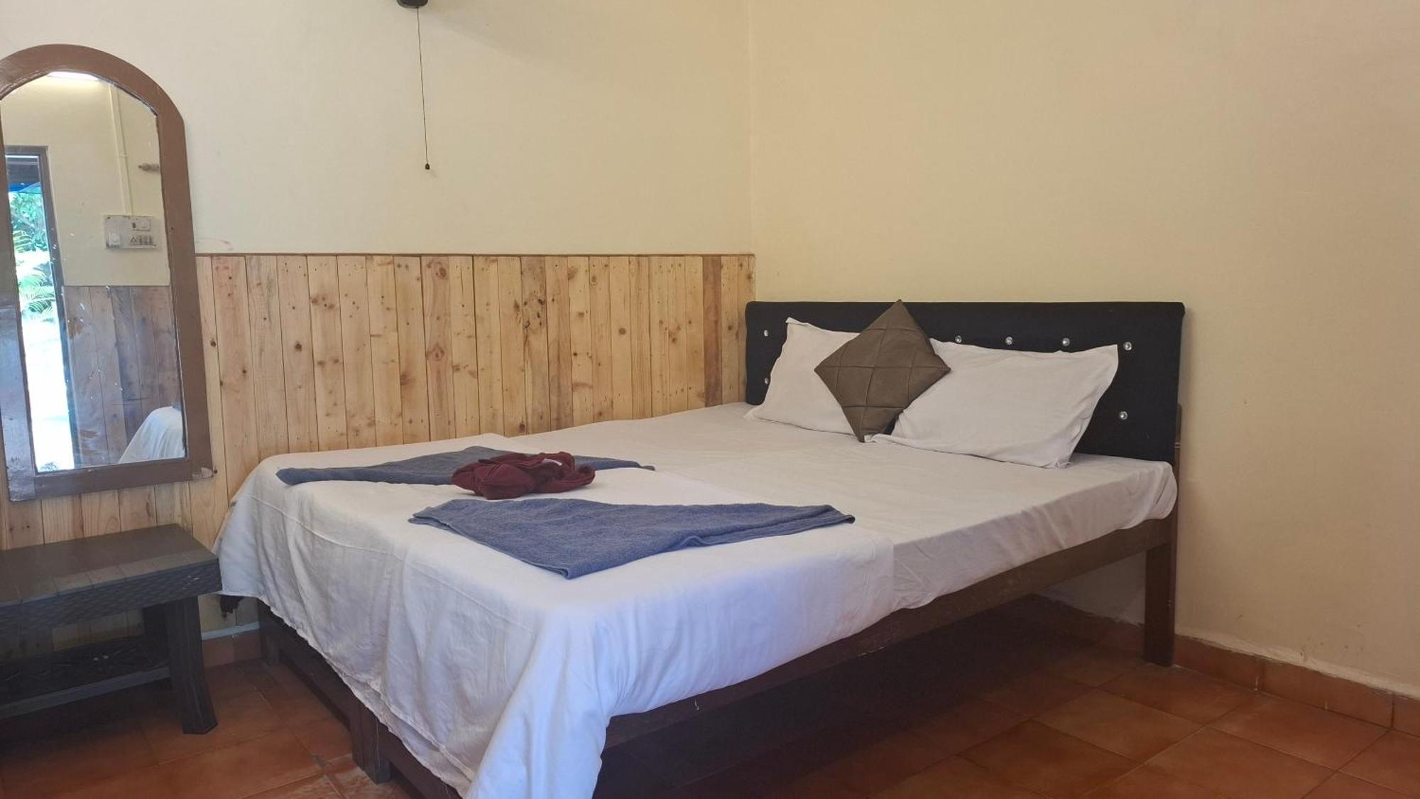 Hotel SHALOM Guest&House à Colva Extérieur photo